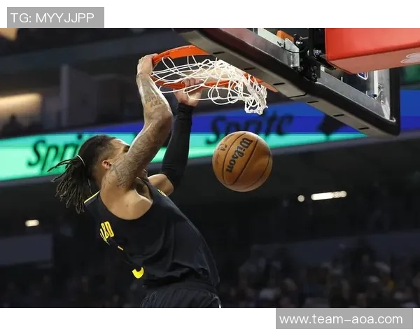 穆迪成为勇士队史第三年轻连场得分20分并投中5个三分球的球员